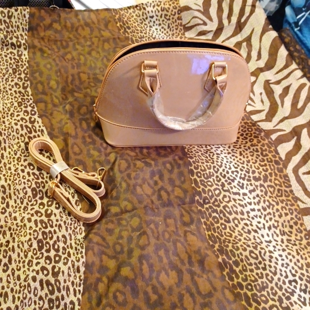 COPY - COPY - Tan purse with gold tone accents